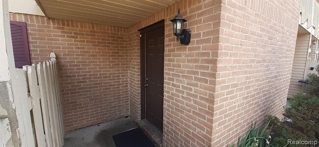 Building Photo - 61210 Greenwood Dr