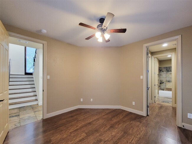 Building Photo - 1605 W 14th St