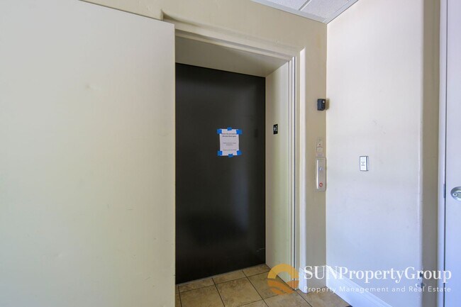 Building Photo - Beautiful Spacious Condo In Desirable Millcreek Area!
