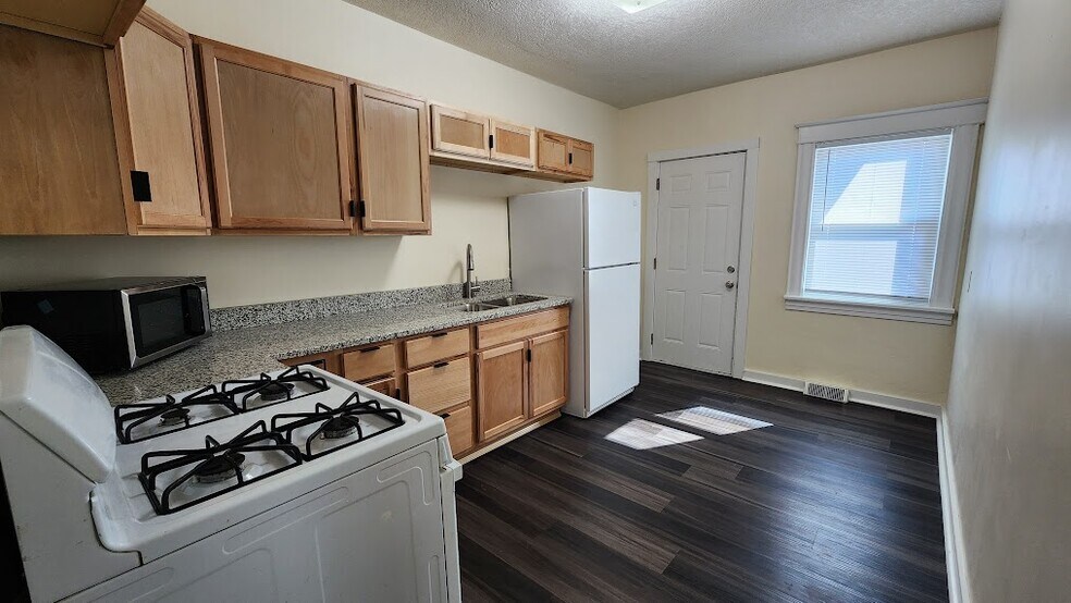 Building Photo - 415 23rd Ave N