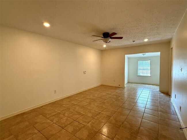 Building Photo - 6927 Windy Pines Dr