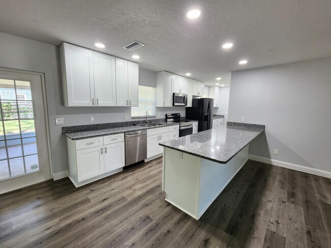 Building Photo - 606 Woodhill Ct