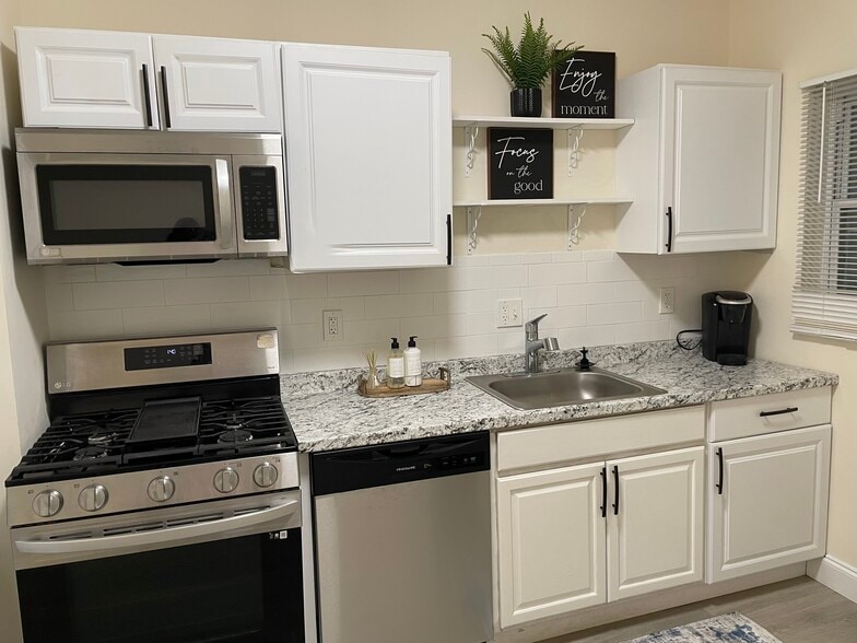 Building Photo - 2843 Woodbrook Ave