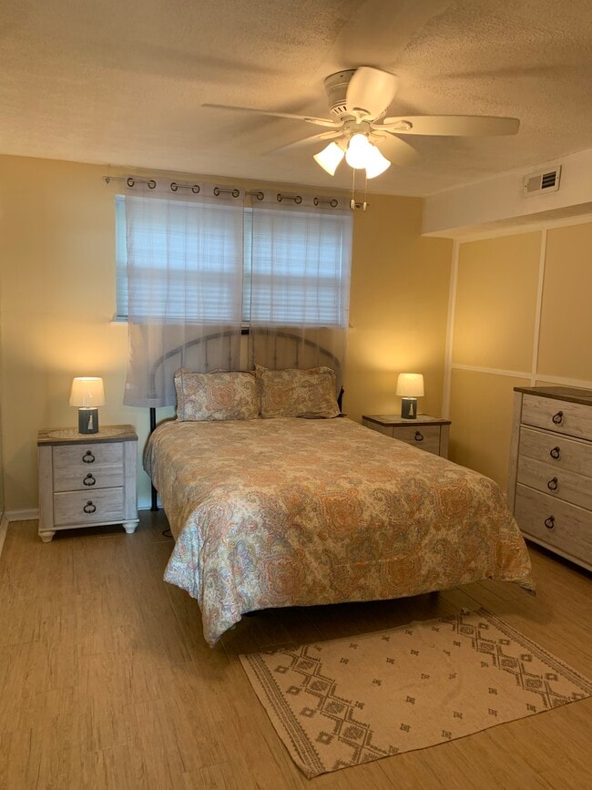 Large Bedroom - 200 Portland Rd