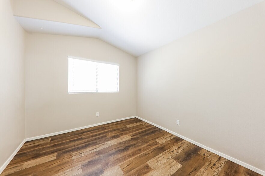 Building Photo - 5142 W Piute Ave