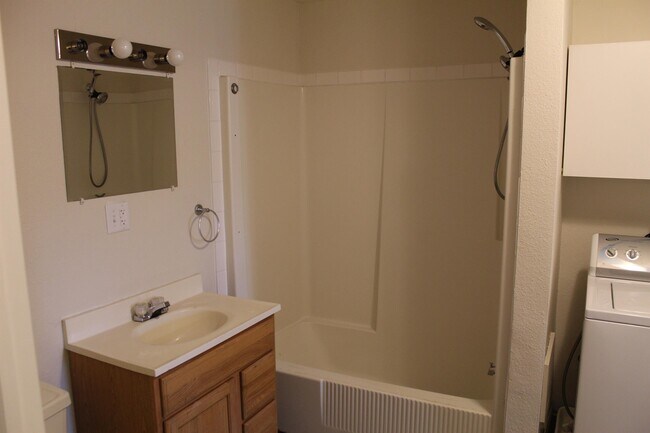 Building Photo - 107 S Augusta Ave