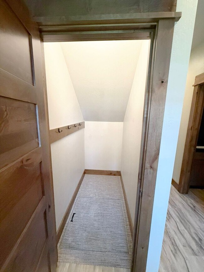 Building Photo - Luxury Condo, Center of Bozeman