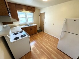 Building Photo - 401 Palomino Ln