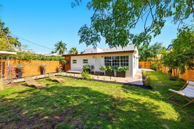 Building Photo - 1363 Biarritz Dr