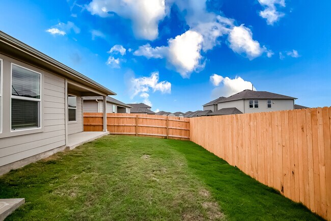 Building Photo - 490 Evergreen Sumac Loop, Kyle, Texas 78640