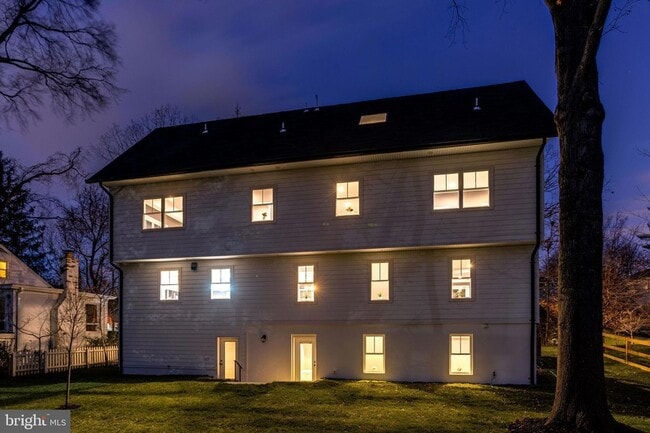 Building Photo - 6535 Mulroy St
