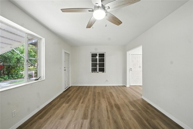 Building Photo - 2545 SW 27th Ln