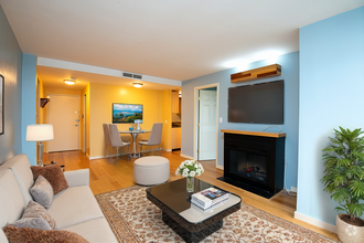 Building Photo - Marvelous 2 Bed Condo in Alexandria Virginia!