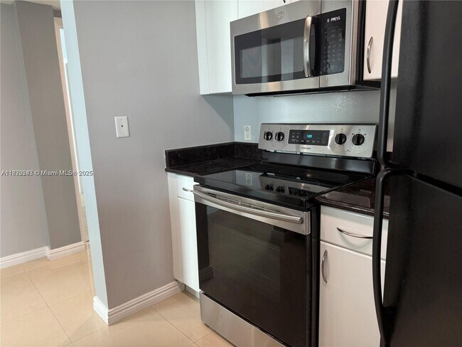 Building Photo - 9201 Collins Ave