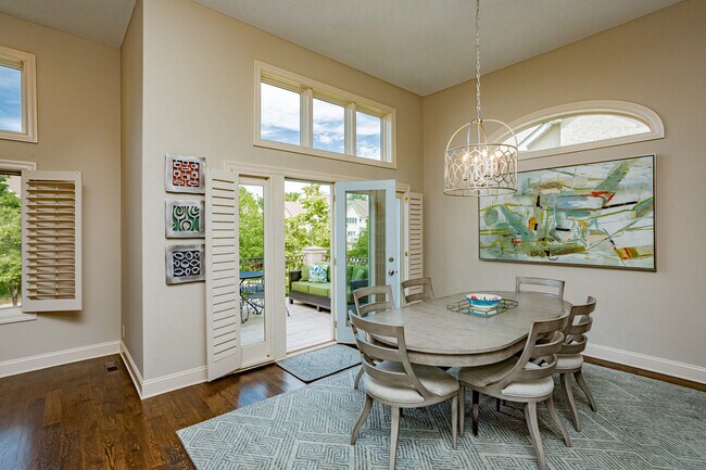 Dining - 515 River St