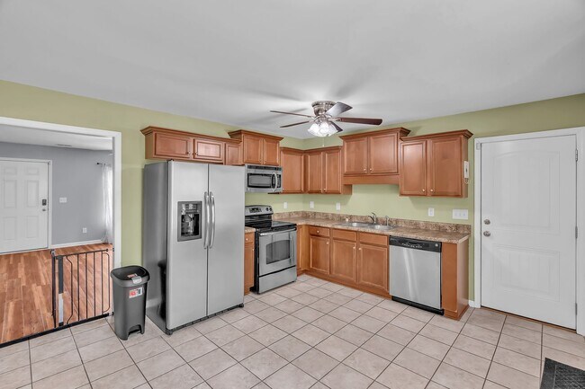 Building Photo - 477 Sand Ridge Rd