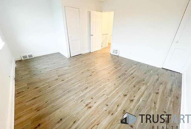 Building Photo - 3 bedroom house in Oxford Circle NorthEast...