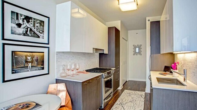 Building Photo - 1 bedroom in Chicago IL 60601