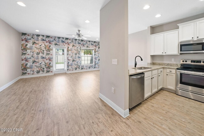 Building Photo - 324 Sand Oak Blvd