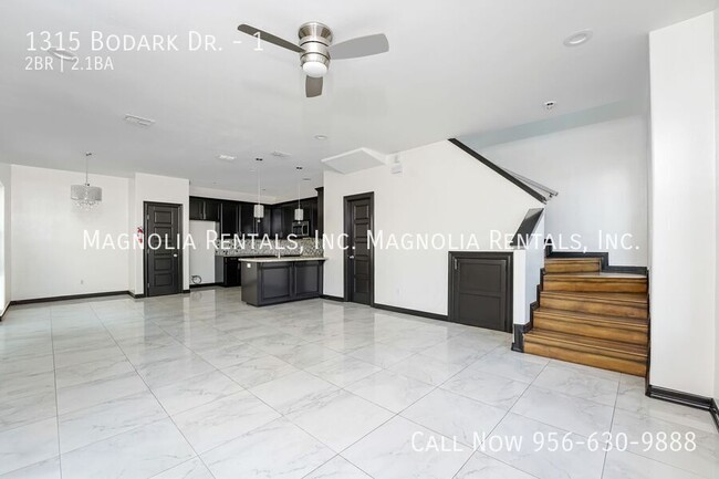 Building Photo - West Oak - 2 Bedroom TownHouse