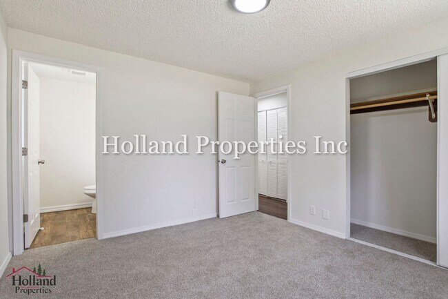 Building Photo - 6685-6687 SW 192nd Ave