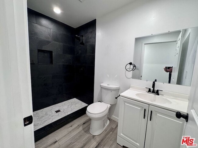 Building Photo - 841 W 64th St