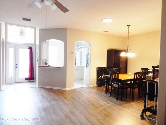 Building Photo - 4590 Brantford Ct