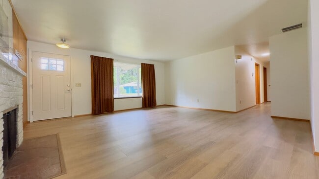 Building Photo - Air Conditioned 3 Bedroom Fully Fenced Yard in the Heart of Lacey - Available Now.