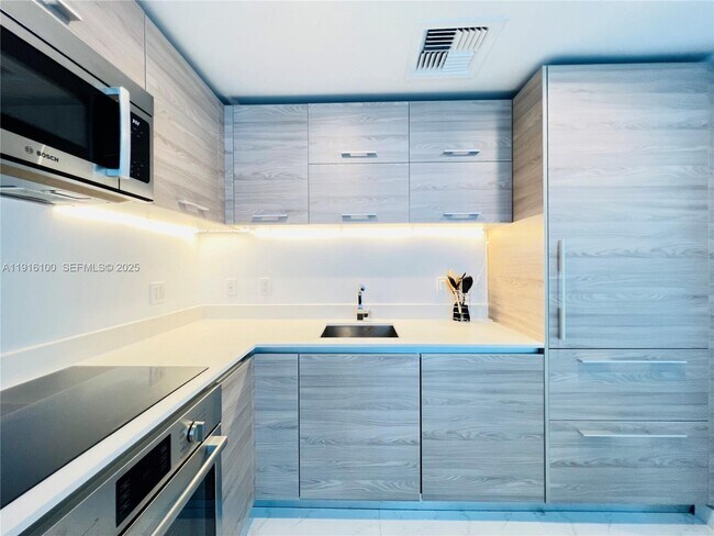 Building Photo - 1300 S Miami Ave