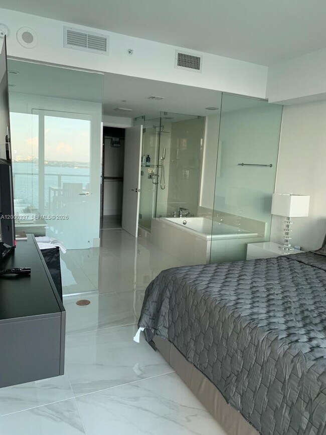 Building Photo - 650 NE 32nd St