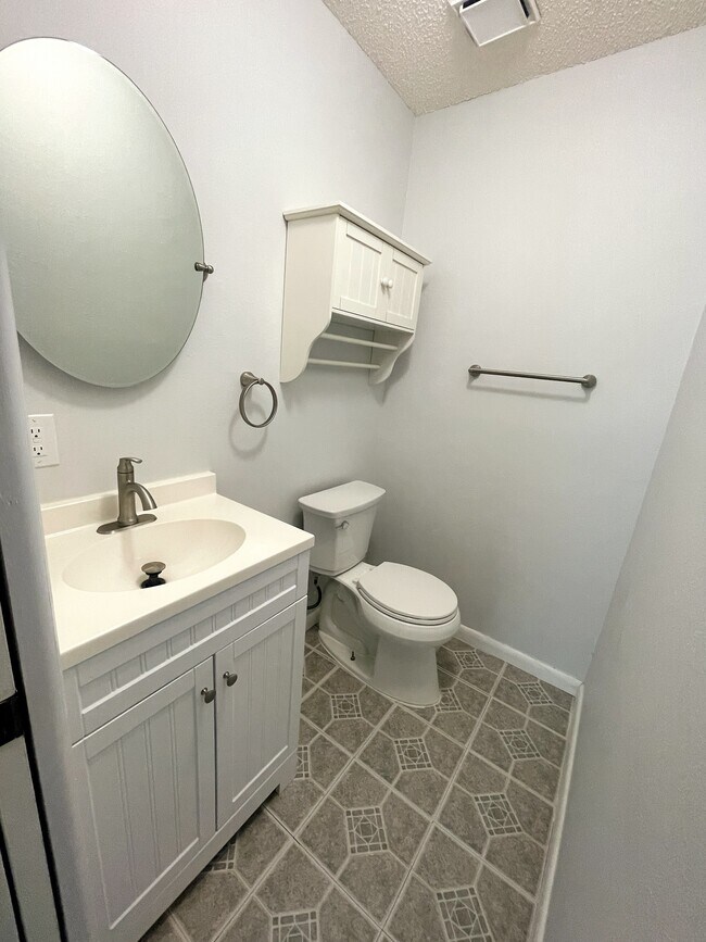Building Photo - 610 Windrush Bay Dr