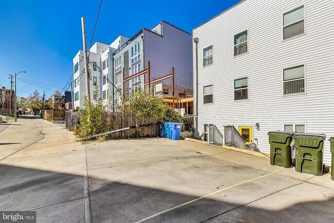 Building Photo - 2221 M St NE