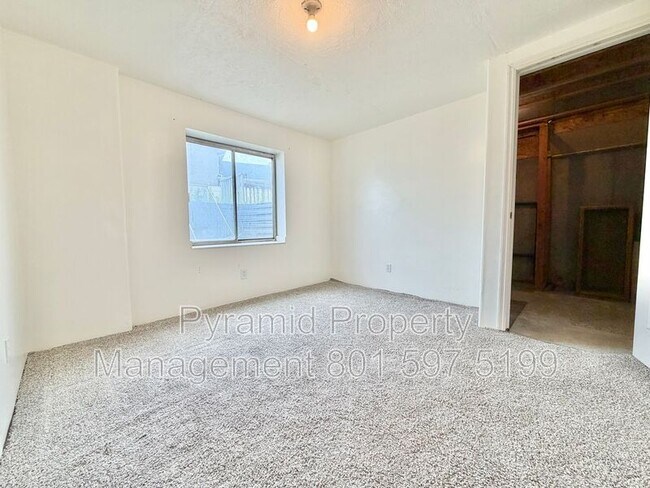 Building Photo - 979 Blue Heron Cir