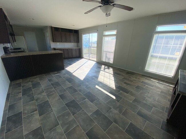 Building Photo - Spacious 3 Bedroom Mobile Home for Rent in...