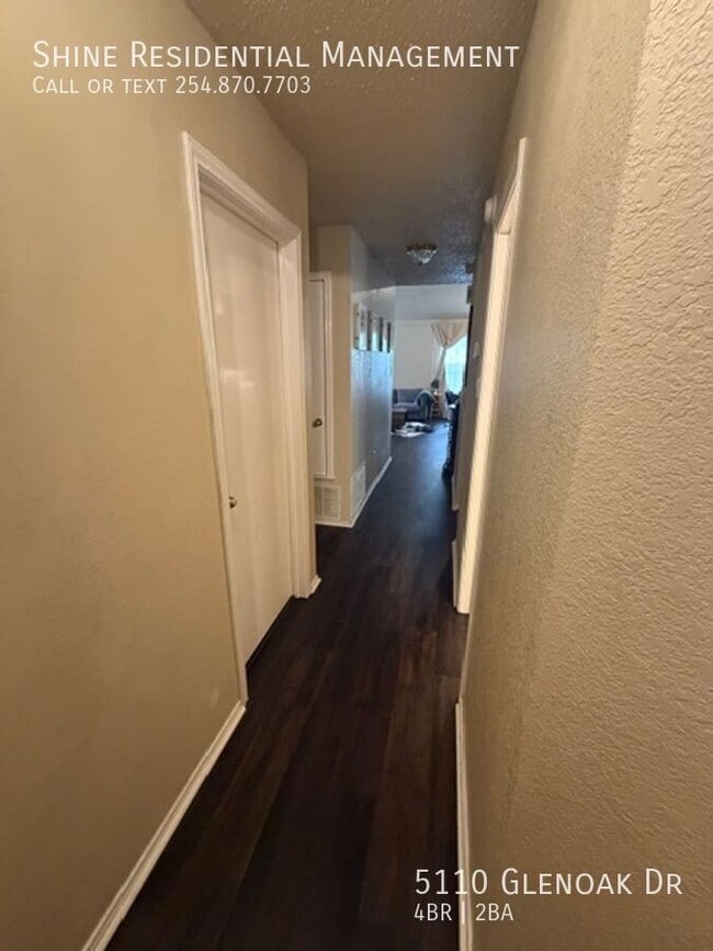 Building Photo - 5110 Glenoak Dr