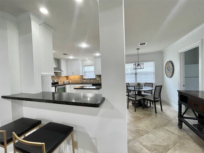 Building Photo - 6210 Queensloch Dr