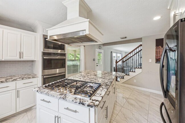 Building Photo - 6021 Whispering Lakes Dr