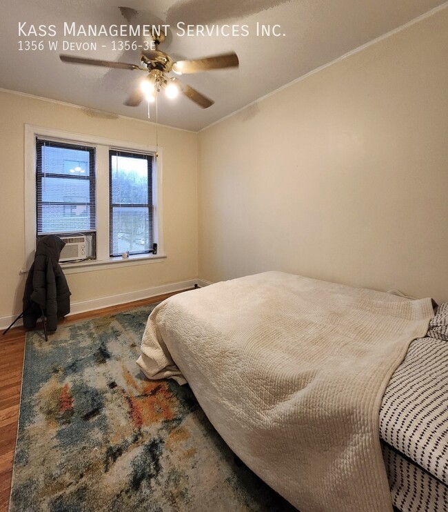 Building Photo - 1356 W Devon-1356-3E