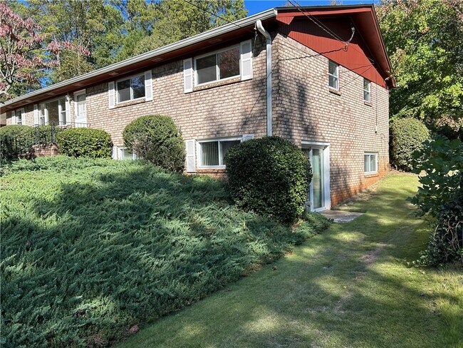 Building Photo - 1811 Trophy Dr