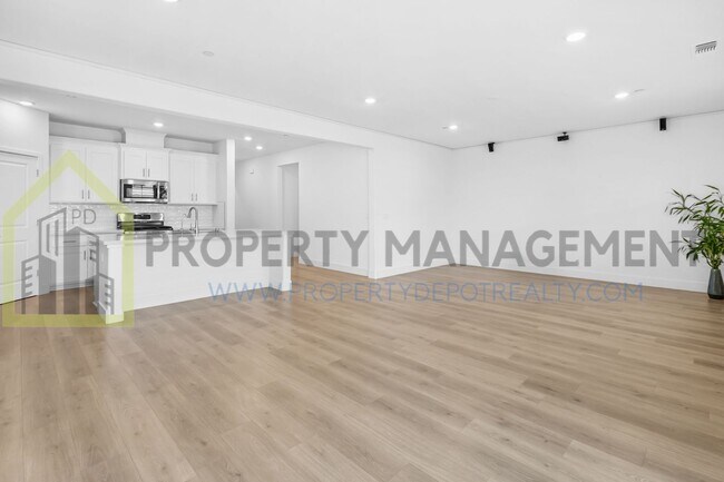 Building Photo - Stunning New 4 Bed / 3 Bath Home | Built i...