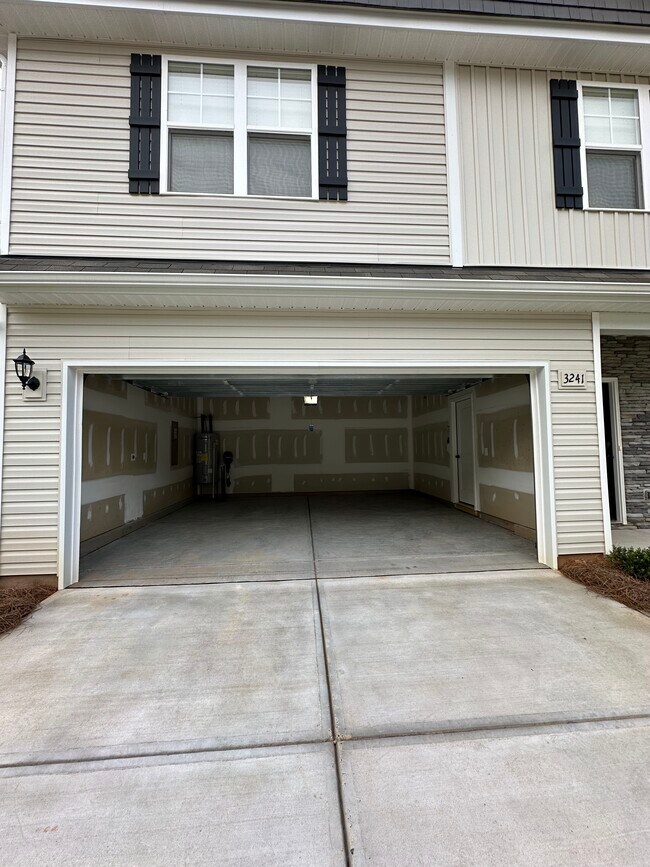 Building Photo - 3241 McGee Hl Dr
