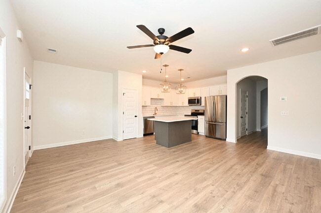 Building Photo - Like-New Modern Townhome Near Dining, Shopping, Trails & Old Hickory Lake