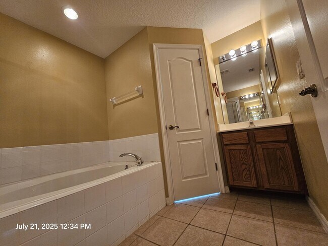Building Photo - 2182 SW Idaho Ln