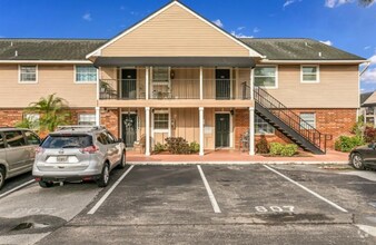 Building Photo - 200 Country Club Dr