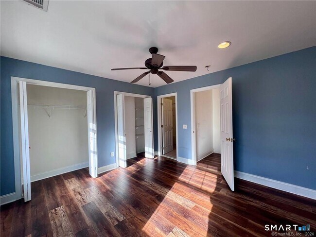 Building Photo - 527 W Thames St