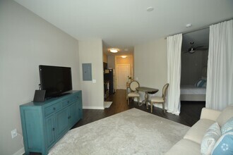 Building Photo - Melrose Heights - Studio Apartment in Wedg...