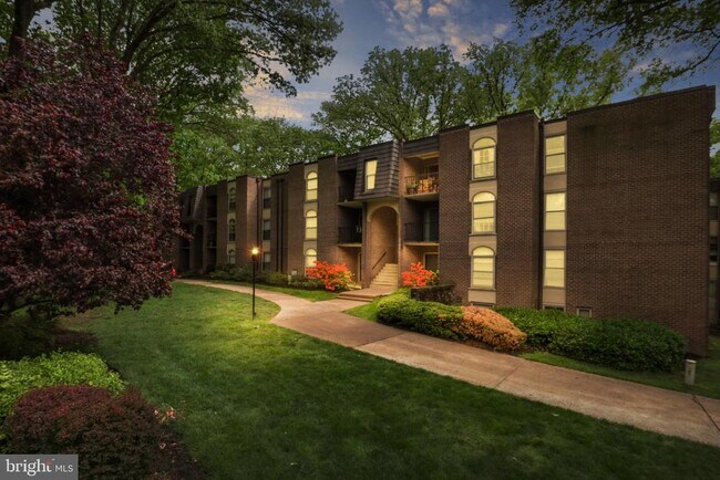 Building Photo - 3308 Woodburn Village Dr