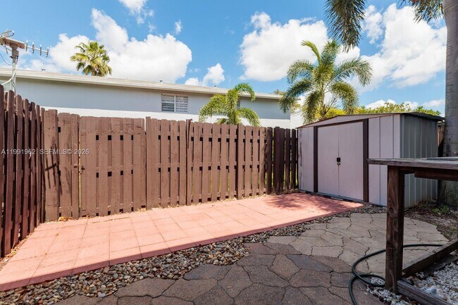 Building Photo - 8069 SW 18th Ct