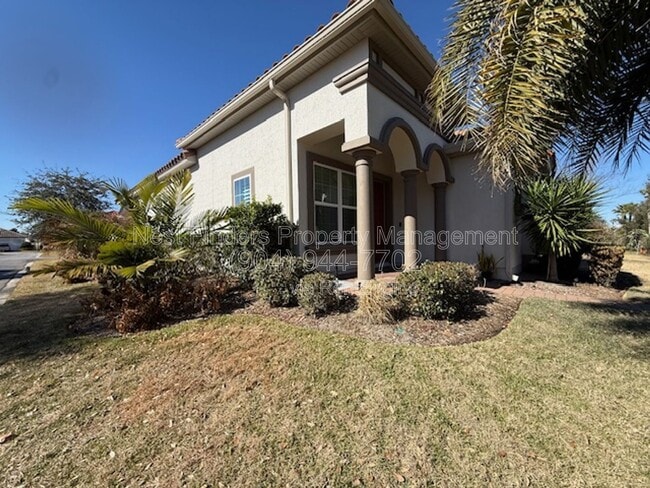 Building Photo - 628 Town Plaza Ave