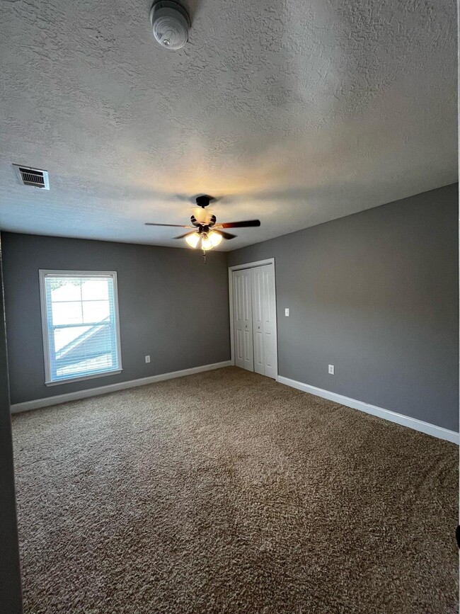 Building Photo - 1100 Autumn Blaze Ln